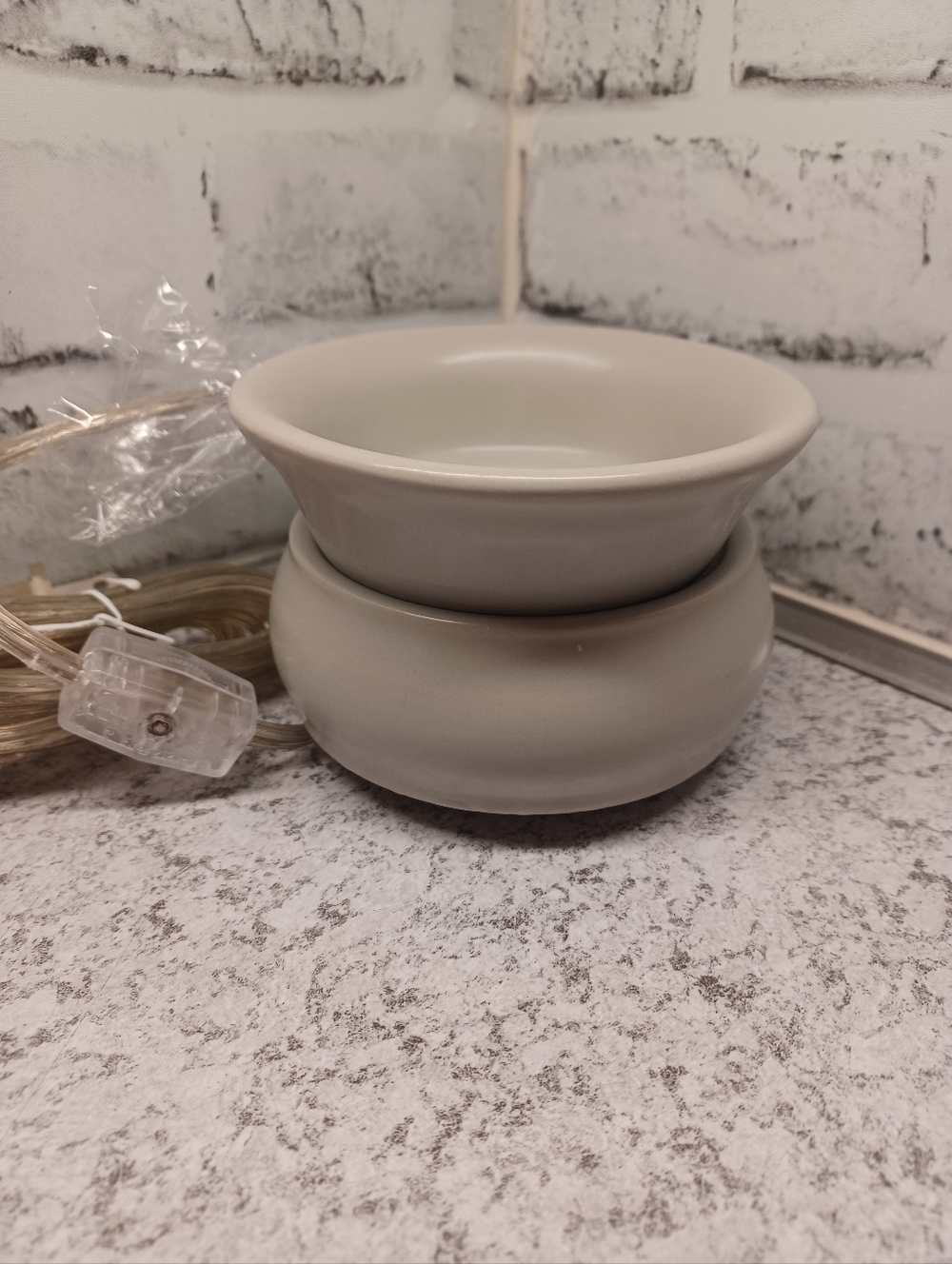 Cool Grey Stoneware Simmer Pot Wax Warmer Pink Zebra warms oil NIB